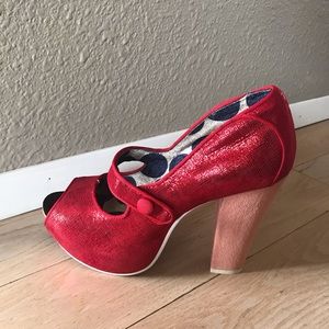 Irregular Choice “Sightseeing” Red Pumps